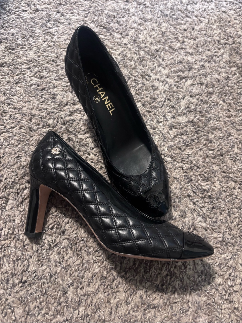 CHANEL Black Quilted Leather Pointed-Toe Pumps with Patent Cap